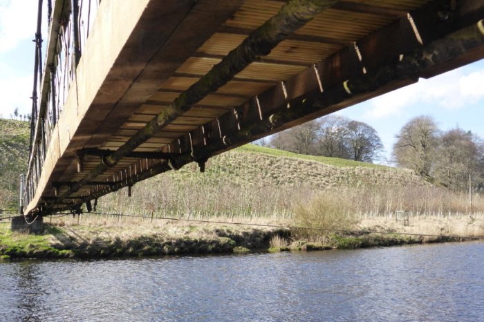 The deck of a bridge is suspended 275